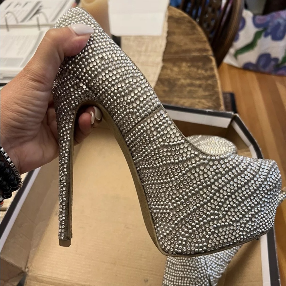 🎉 HP! 6X!! 🎉 Champagne Embellished Rhinestone Heels ✨ - Picture 4 of 5